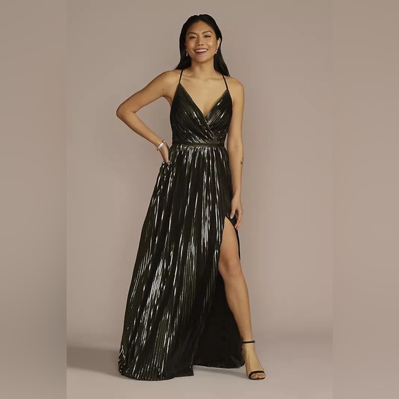 DAVIDS BRIDAL GALINA SIGNATURE
Metallic Pleated A-Line with Slit - Picture 1 of 9